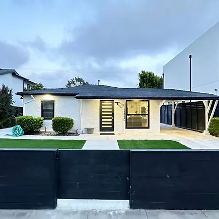 Bed and Breakfast Modern 2Br Stylish & Cozy Unit